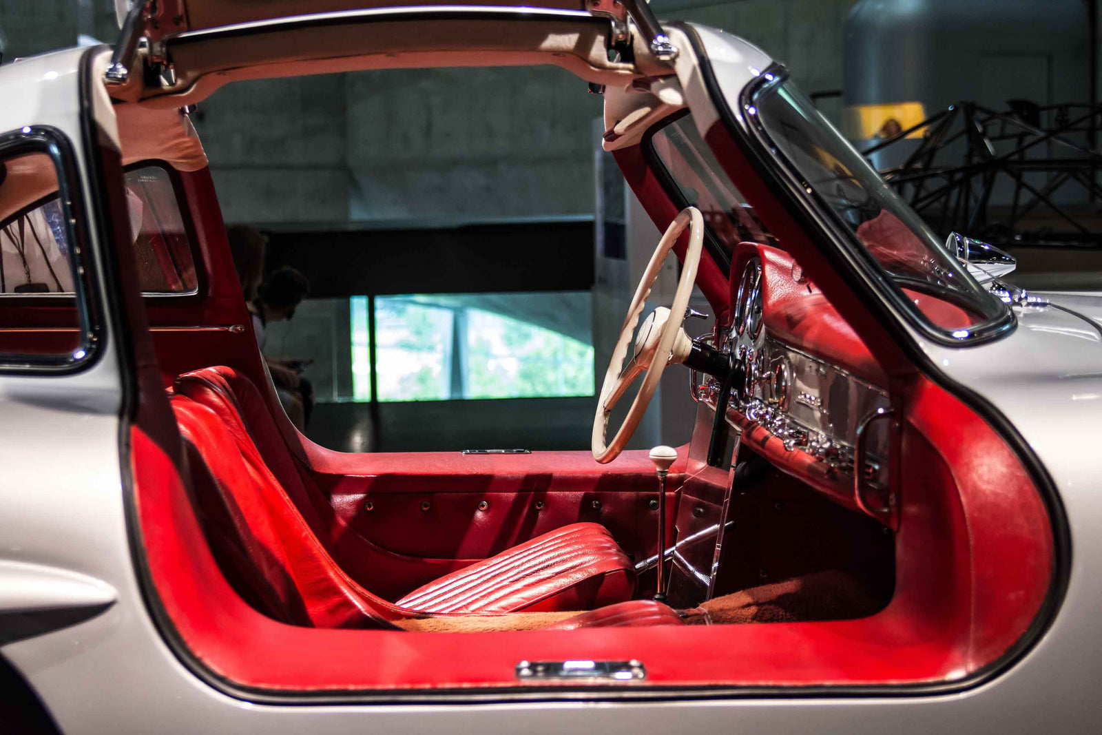 Mercedes Gullwing red interior